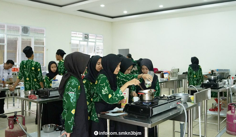 https://www.smkn3banjarmasin.sch.id/images/noimage.jpg