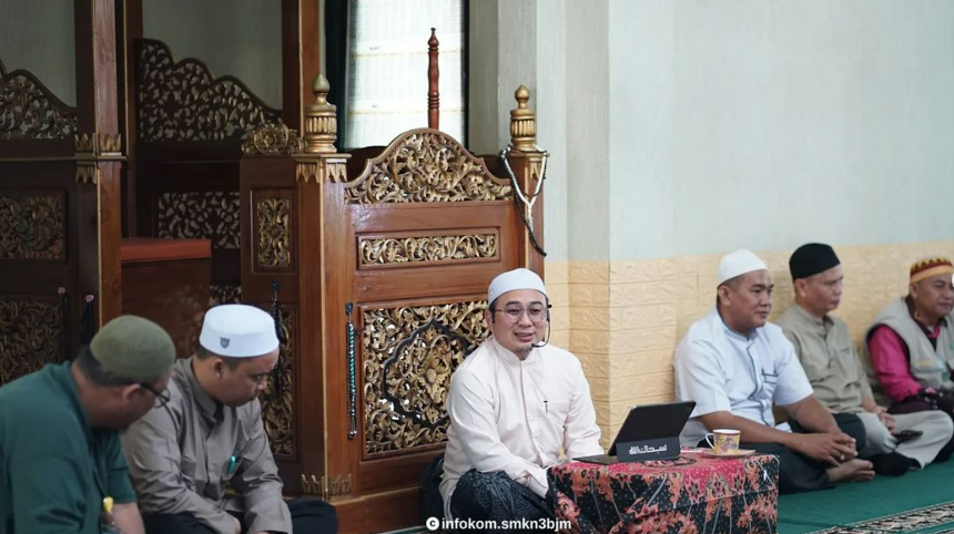 https://www.smkn3banjarmasin.sch.id/images/noimage.jpg